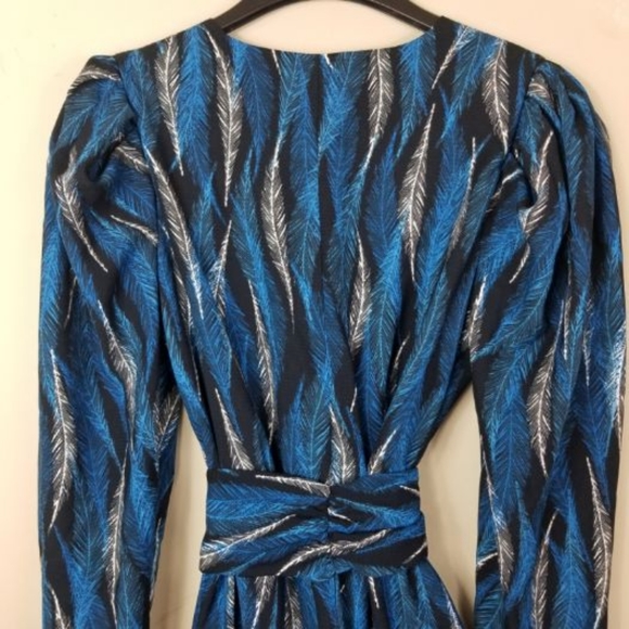HAPPYxNATURE Alpha Feather-Print Crepe Wrap - Picture 9 of 12